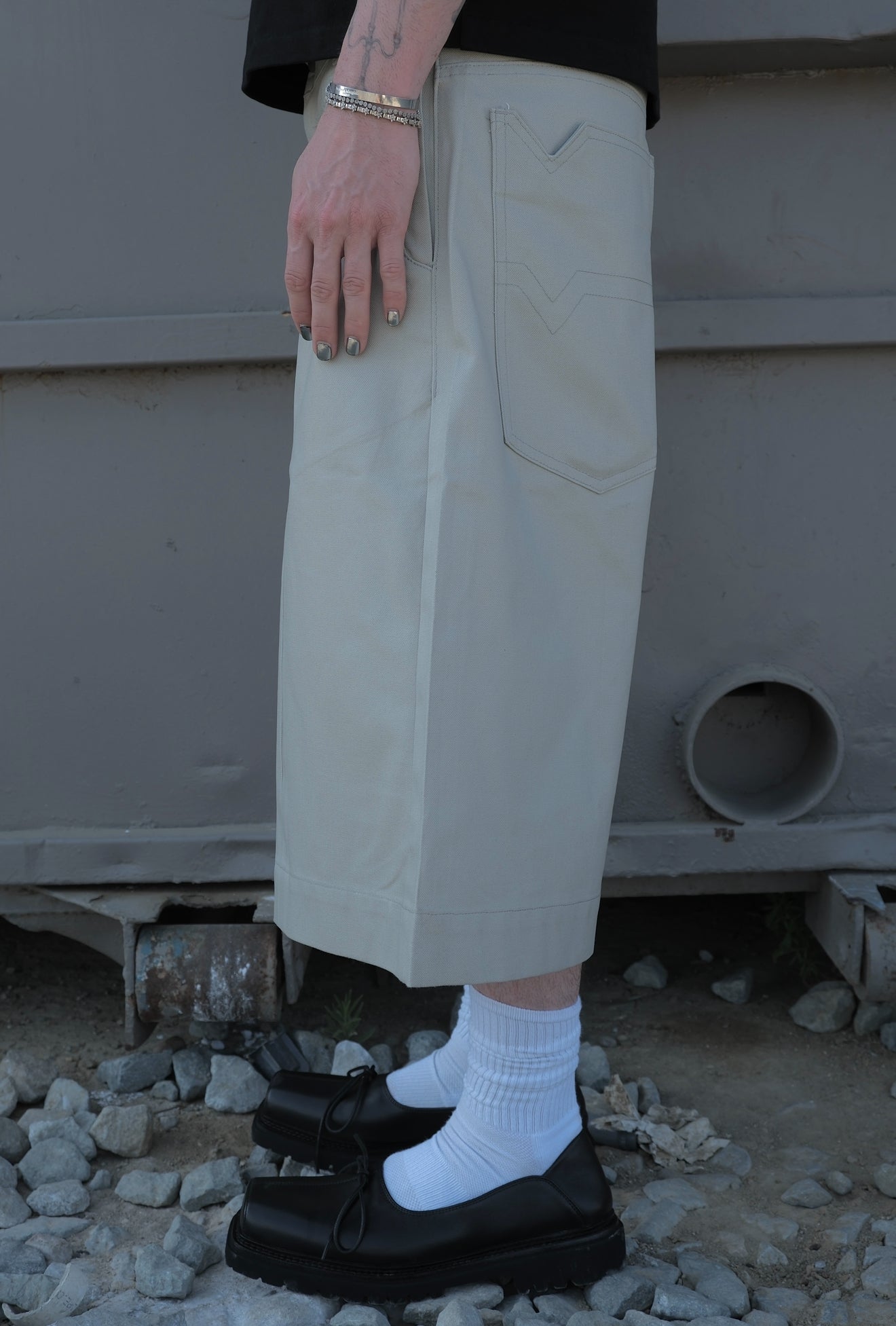 WAXED CONCRETE SHORTS