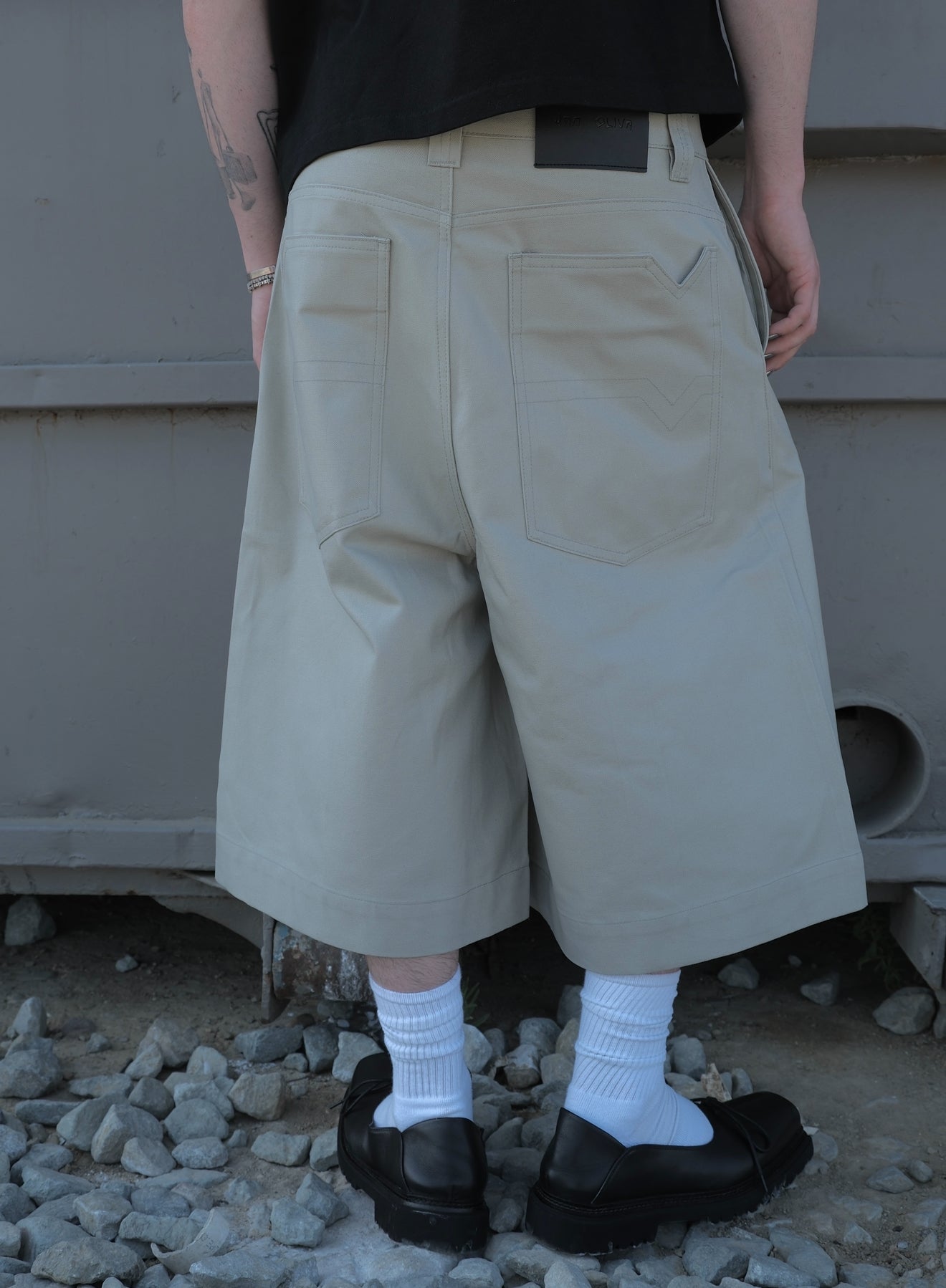 WAXED CONCRETE SHORTS