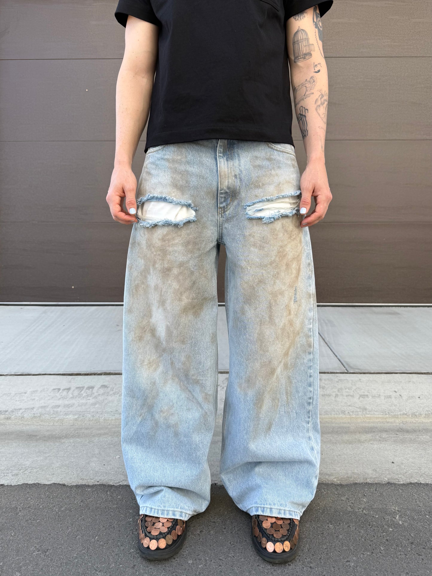 WHITE GLOVE SERVICE JEANS (SIZE UP)