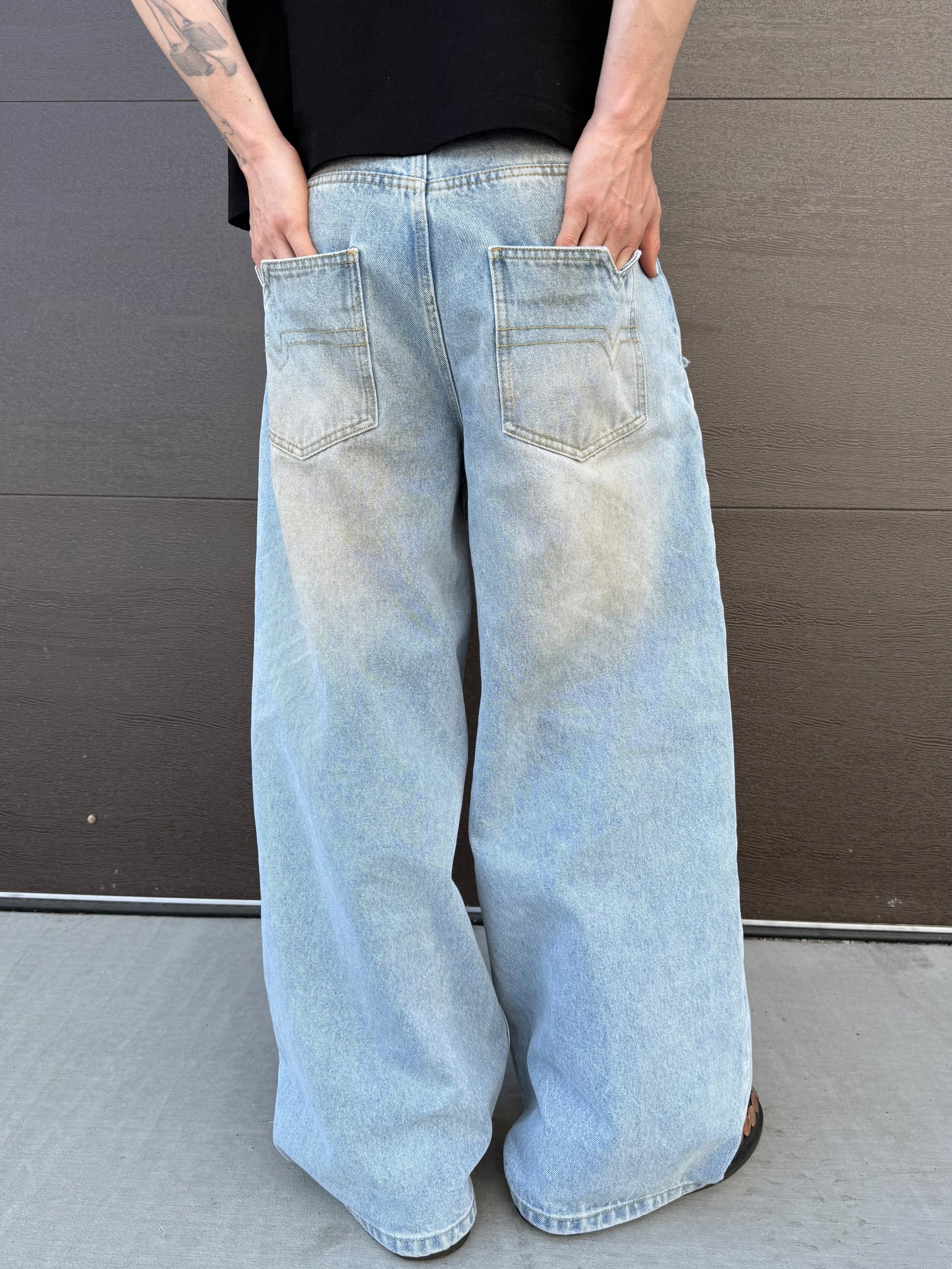 WHITE GLOVE SERVICE JEANS (SIZE UP)